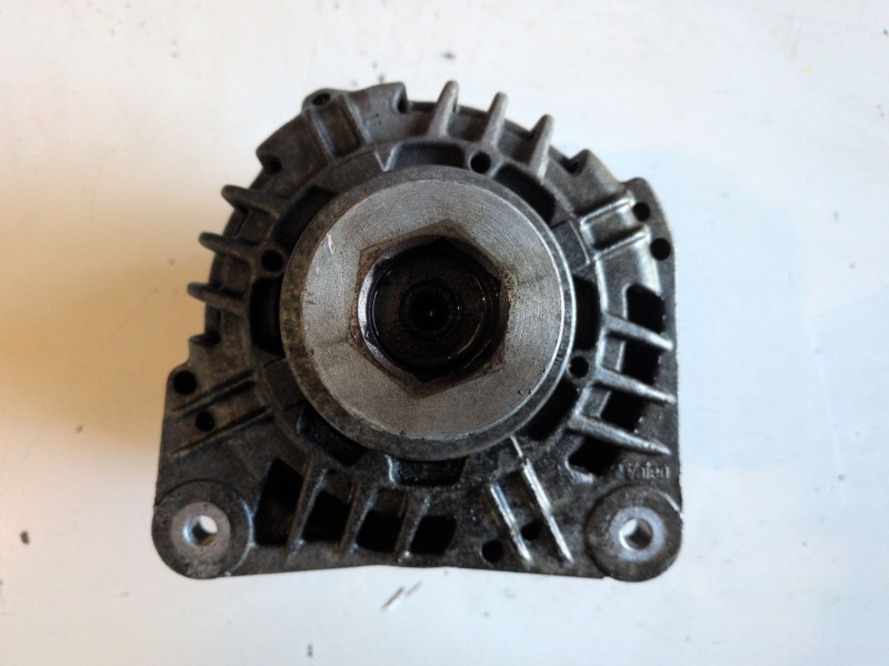 Recambio de alternador para renault clio ii fase ii (b/cb0) k9k704 referencia OEM IAM 8200022774  