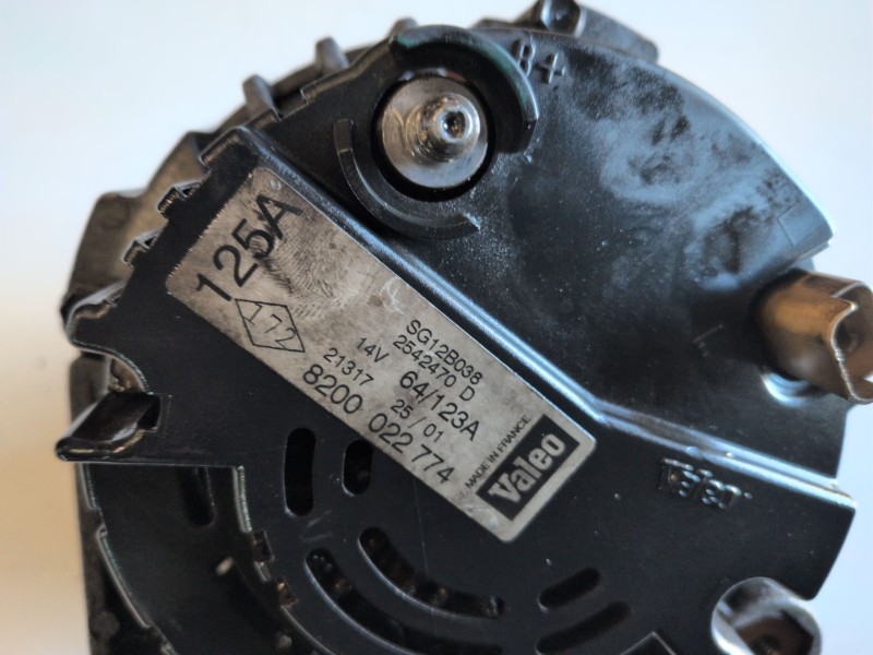 Recambio de alternador para renault clio ii fase ii (b/cb0) k9k704 referencia OEM IAM 8200022774  