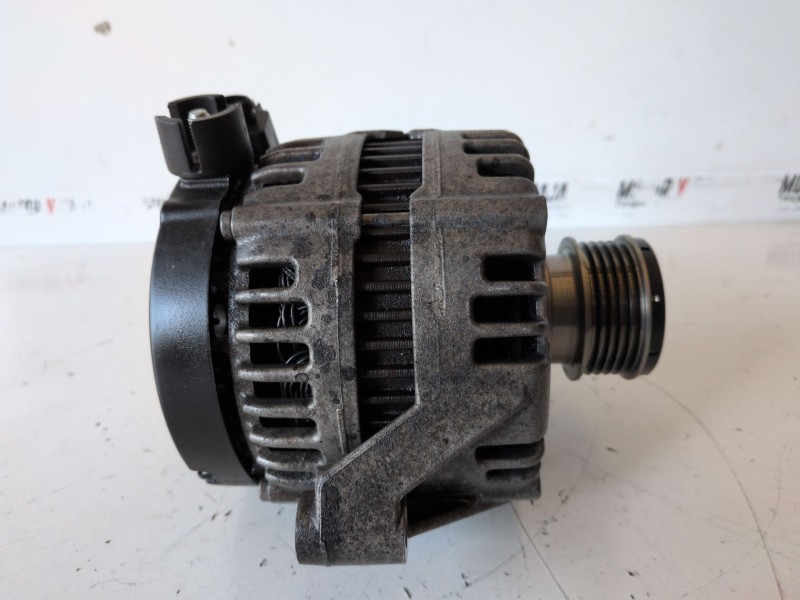 Recambio de alternador para volvo v70 familiar d5244t referencia OEM IAM 0121615005  