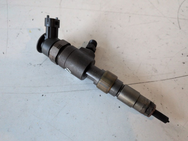Recambio de inyector para peugeot 207 8hr referencia OEM IAM 0445110566  