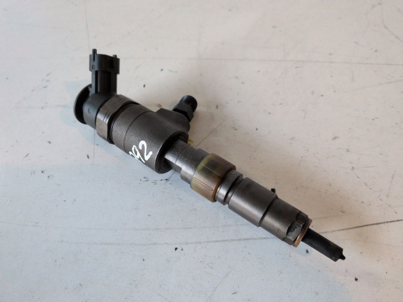 Recambio de inyector para peugeot 207 8hr referencia OEM IAM 0445110566  