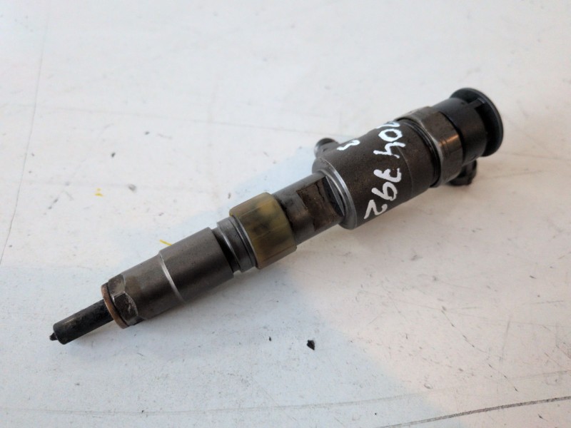 Recambio de inyector para peugeot 207 8hr referencia OEM IAM 0445110566  