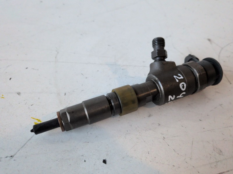 Recambio de inyector para peugeot 207 8hr referencia OEM IAM 0445110566  