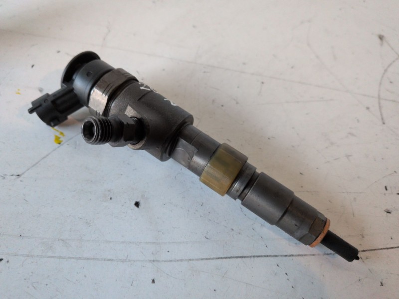 Recambio de inyector para peugeot 207 8hr referencia OEM IAM 0445110566  