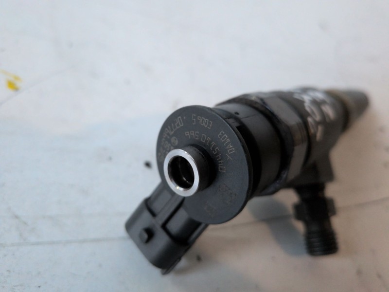 Recambio de inyector para peugeot 207 8hr referencia OEM IAM 0445110566  