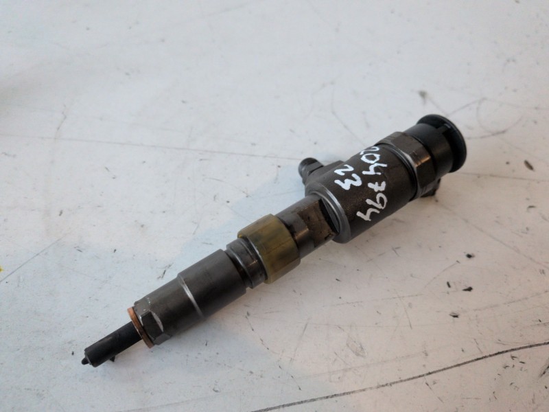 Recambio de inyector para peugeot 207 8hr referencia OEM IAM 0445110566  