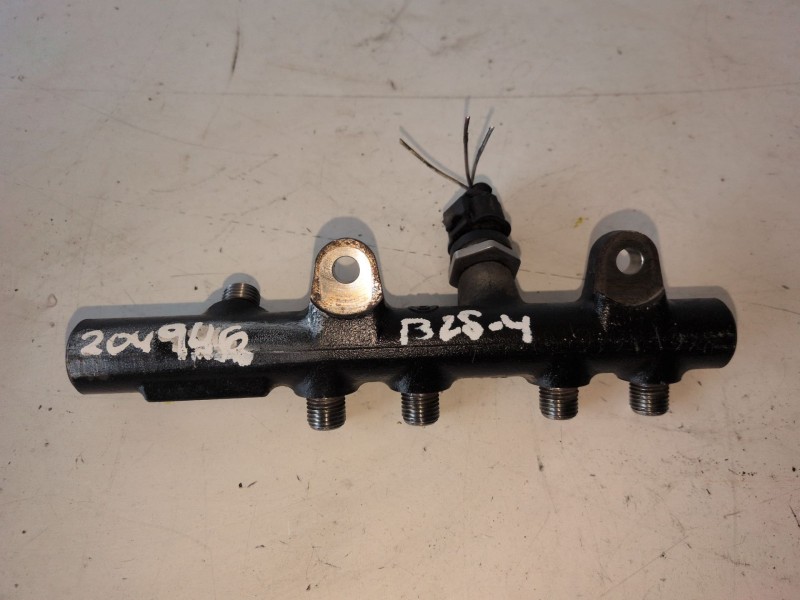 Recambio de rampa inyectora para dacia dokker express k9k612 referencia OEM IAM 175215346R  