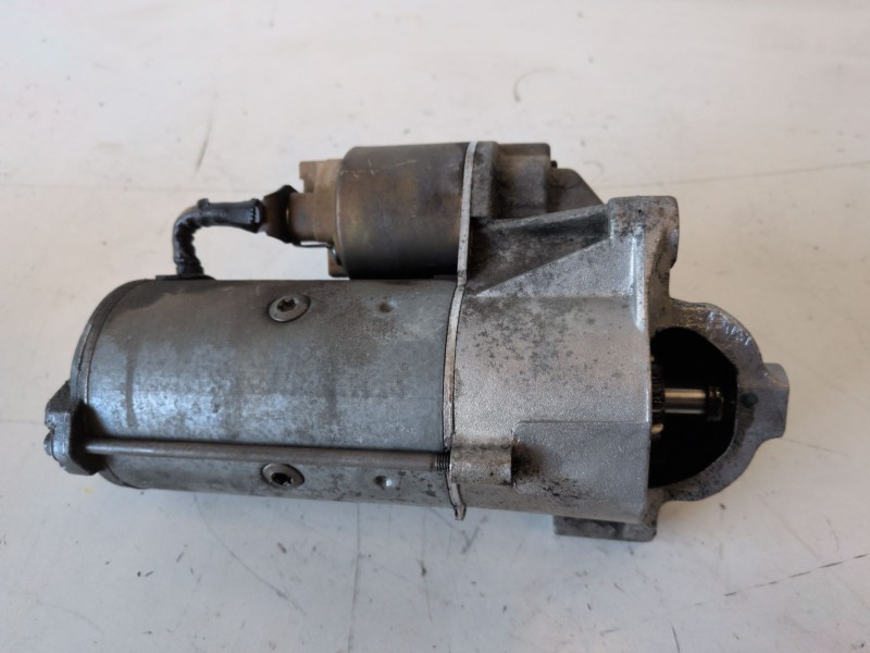 Recambio de motor arranque para opel vivaro f9q762 referencia OEM IAM D7R44  