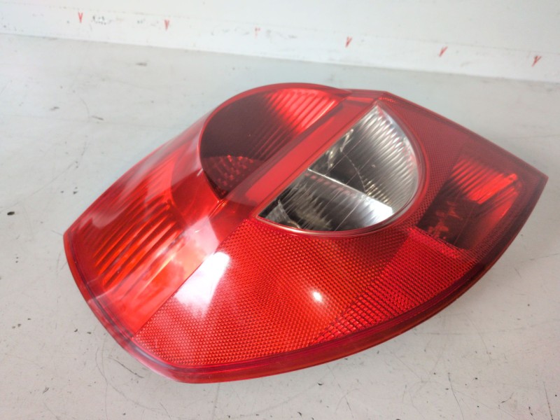 Recambio de piloto trasero izquierdo para renault clio iii k9k768 referencia OEM IAM   