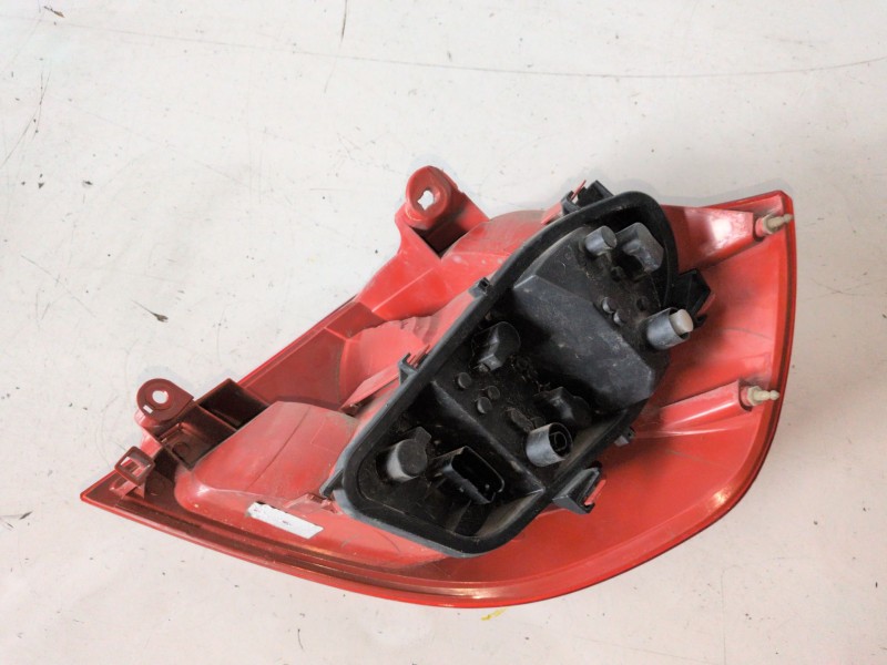 Recambio de piloto trasero izquierdo para renault clio iii k9k768 referencia OEM IAM   