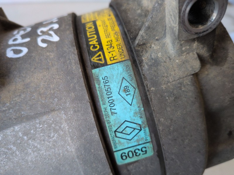 Recambio de compresor aire acondicionado para opel vivaro f9q762 referencia OEM IAM 7700105765  