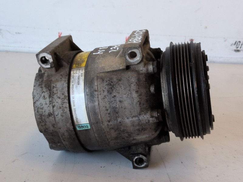 Recambio de compresor aire acondicionado para opel vivaro f9q762 referencia OEM IAM 7700105765  