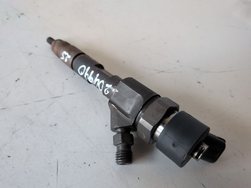 Recambio de inyector para opel vivaro f9q762 referencia OEM IAM 8201408754  