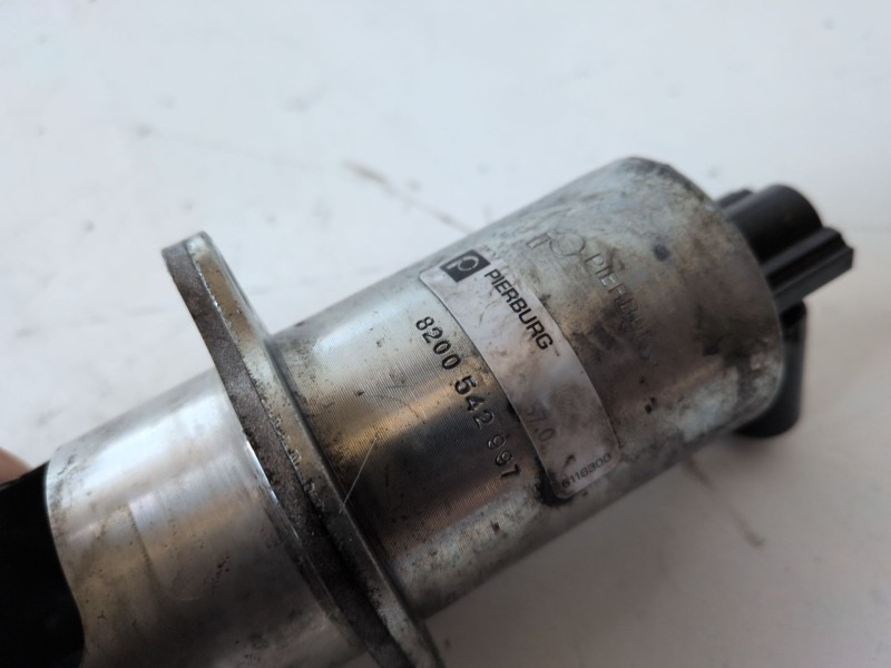 Recambio de valvula egr para opel vivaro f9q762 referencia OEM IAM 8200542997  