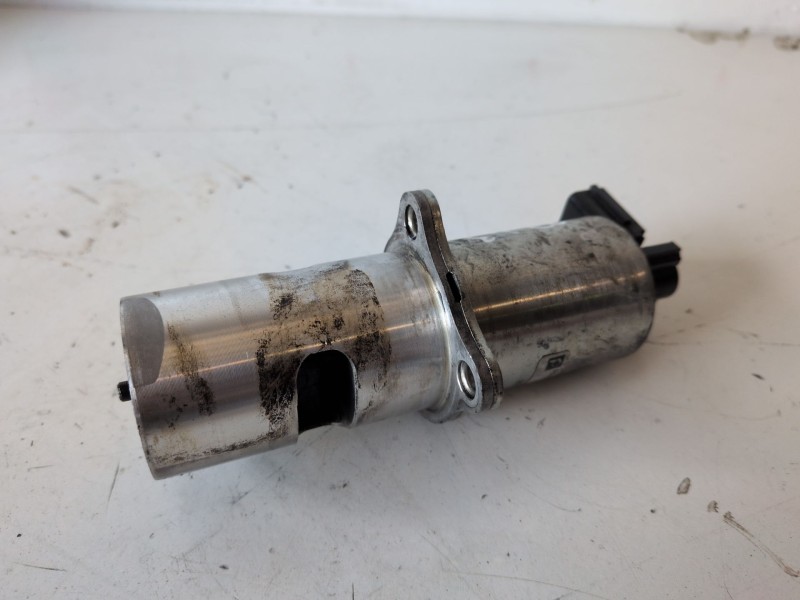 Recambio de valvula egr para opel vivaro f9q762 referencia OEM IAM 8200542997  
