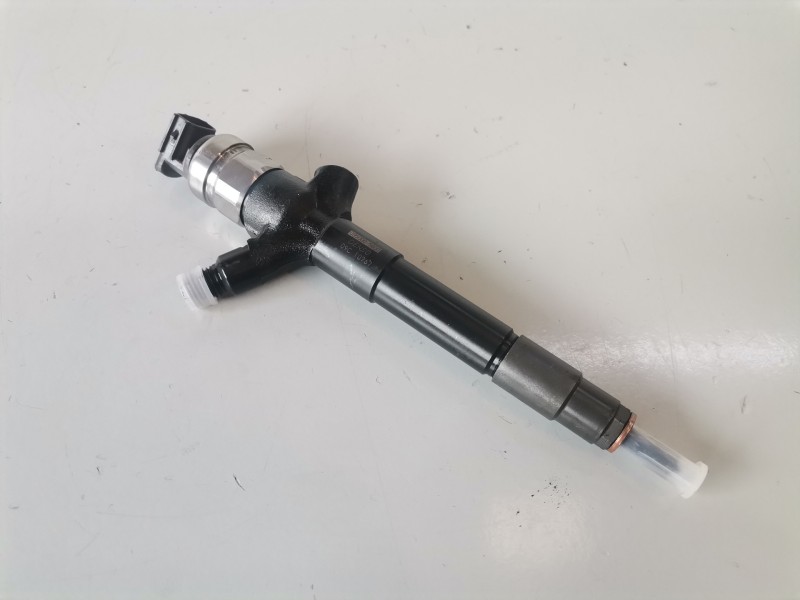 Recambio de inyector para mitsubishi l200 (ka0/kb0) 4d56 referencia OEM IAM 0950005600  