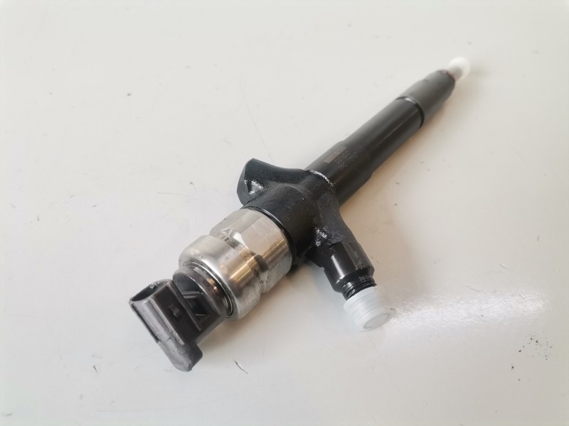 Recambio de inyector para mitsubishi l200 (ka0/kb0) 4d56 referencia OEM IAM 0950005600  