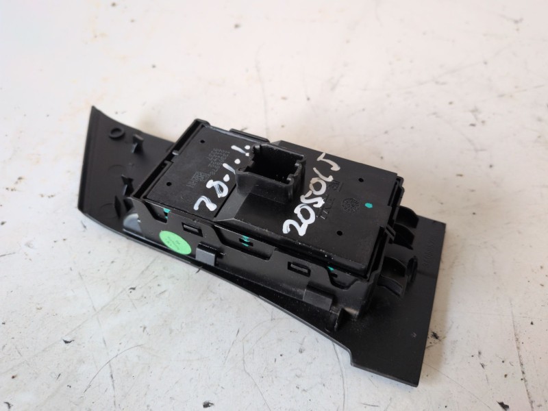 Recambio de mando elevalunas delantero izquierdo para opel astra j berlina 5p a17dtr referencia OEM IAM 13305978  
