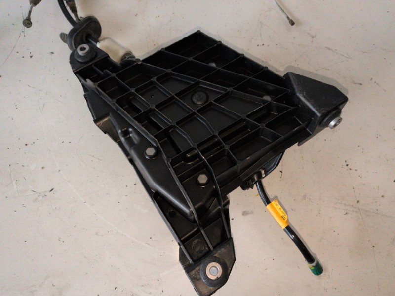 Recambio de freno de mano electrico para peugeot 3008 9hz referencia OEM IAM A2C53379975  