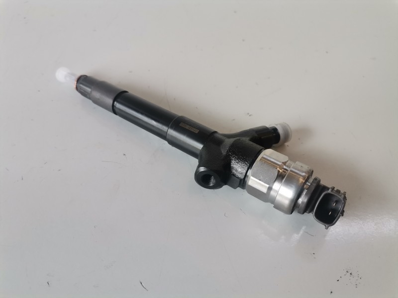 Recambio de inyector para mitsubishi l200 (ka0/kb0) 4d56 referencia OEM IAM 0950005600  