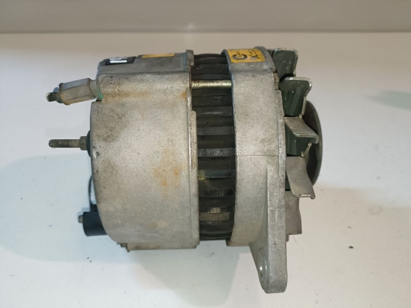 Recambio de alternador para ford fiesta berl./courier j6b referencia OEM IAM T573040R  