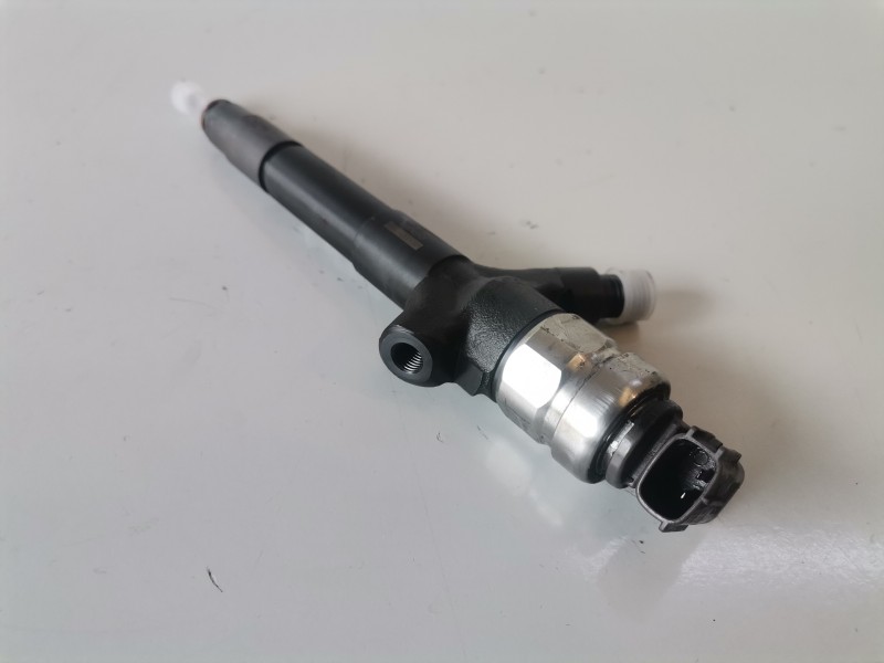 Recambio de inyector para mitsubishi l200 (ka0/kb0) 4d56 referencia OEM IAM 0950005600  