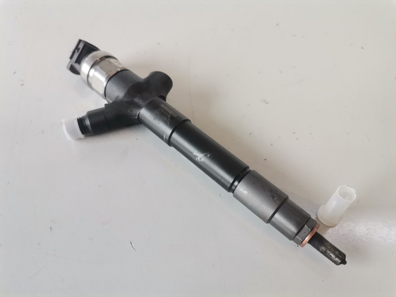 Recambio de inyector para mitsubishi l200 (ka0/kb0) 4d56 referencia OEM IAM 0950005600  