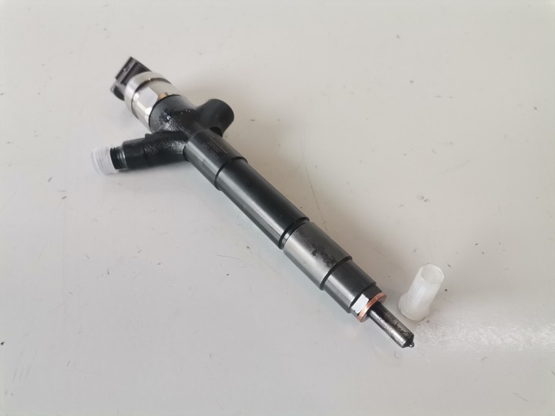 Recambio de inyector para mitsubishi l200 (ka0/kb0) 4d56 referencia OEM IAM 0950005600  