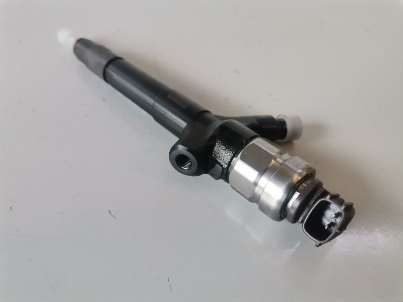Recambio de inyector para mitsubishi l200 (ka0/kb0) 4d56 referencia OEM IAM 0950005600  
