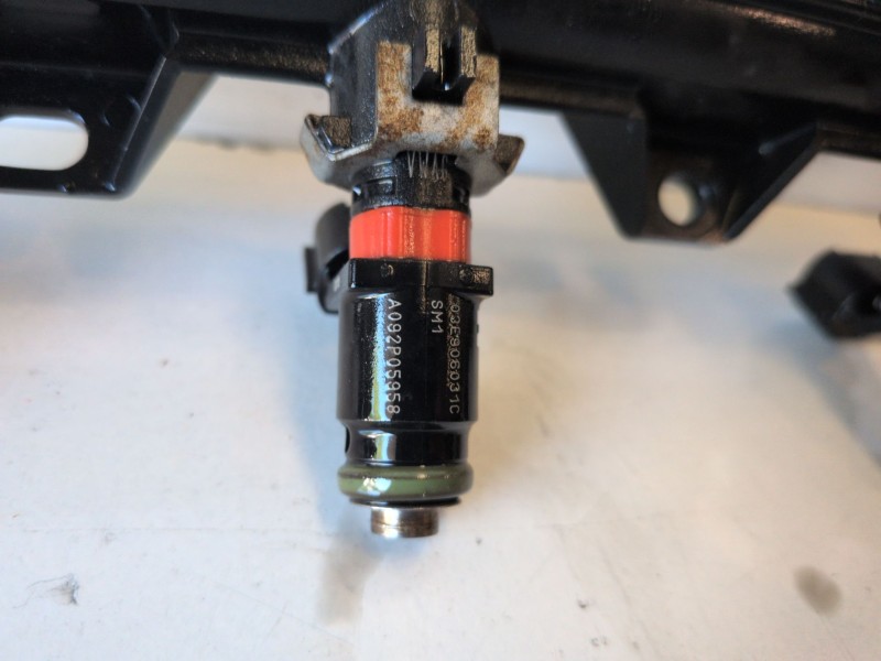 Recambio de rampa inyectora para seat ibiza berlina (6j5) cgp referencia OEM IAM 03E133320A  