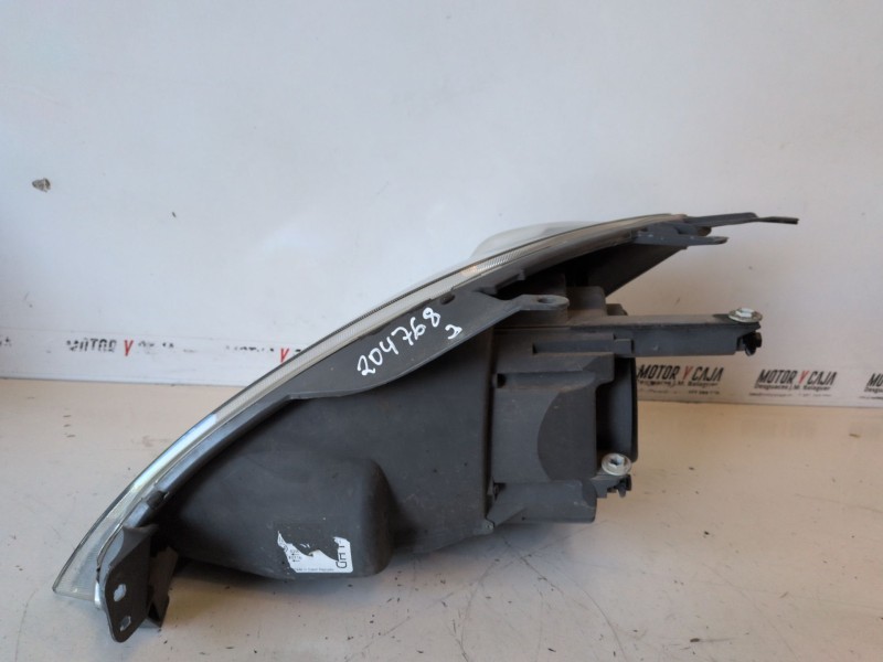Recambio de faro derecho para ford fiesta (cbk) hhjb referencia OEM IAM   