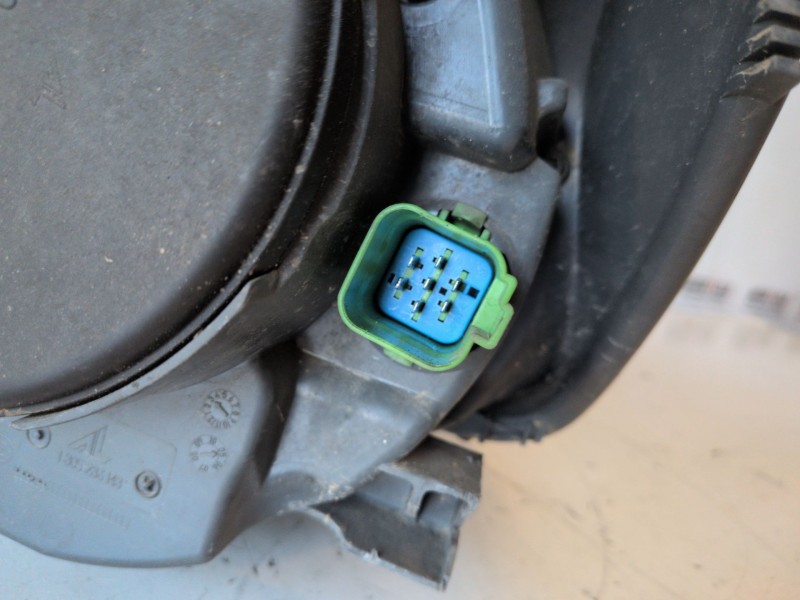 Recambio de faro derecho para ford fiesta (cbk) hhjb referencia OEM IAM   