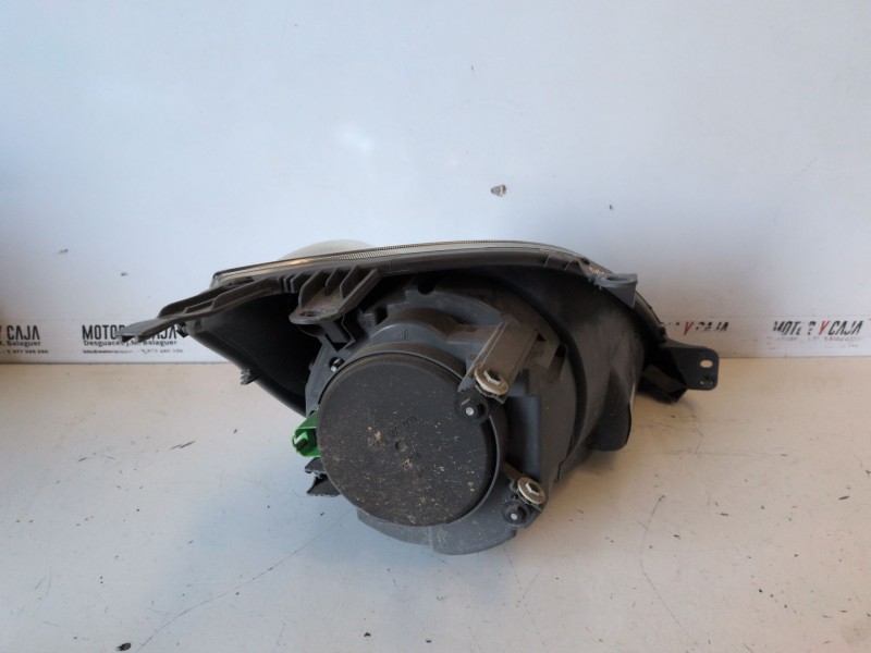 Recambio de faro izquierdo para ford fiesta (cbk) hhjb referencia OEM IAM 0301224303  