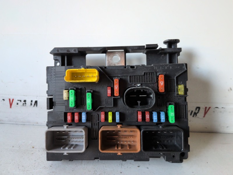 Recambio de caja reles / fusibles para peugeot 207 9hx referencia OEM IAM 9664055580  