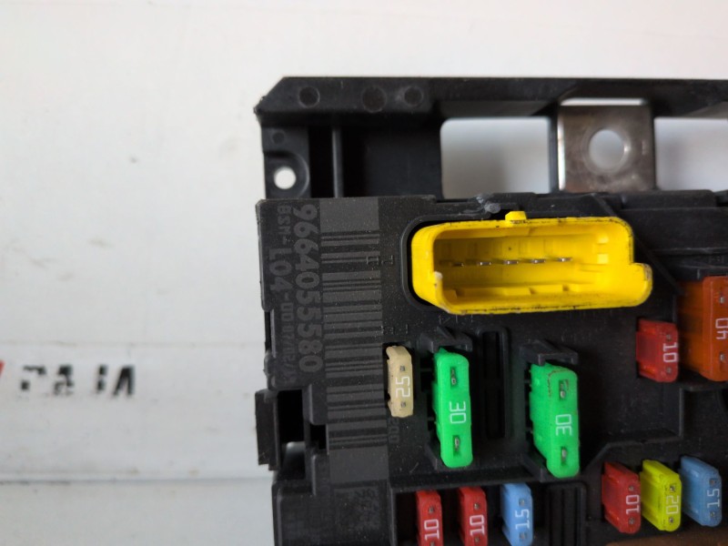 Recambio de caja reles / fusibles para peugeot 207 9hx referencia OEM IAM 9664055580  