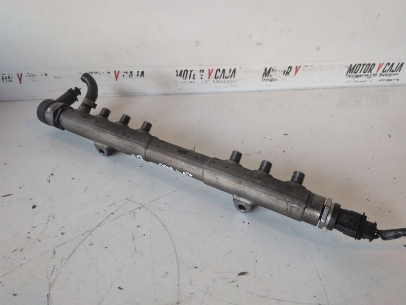 Recambio de rampa inyectora para volvo v70 familiar d5244t referencia OEM IAM 0445215023  
