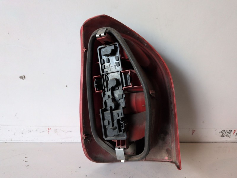 Recambio de piloto trasero derecho para citroen xsara picasso rhy referencia OEM IAM 9631563980  