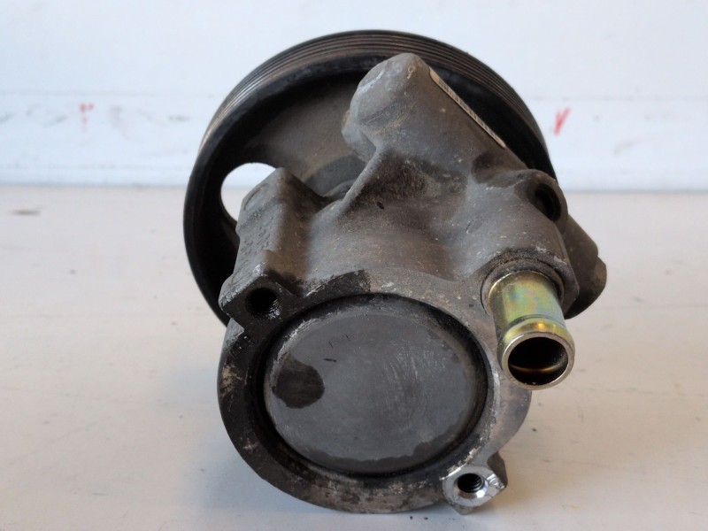 Recambio de bomba direccion para opel vivaro f9q762 referencia OEM IAM 26081335RR  