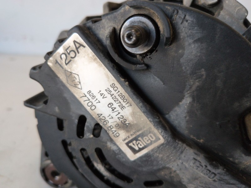 Recambio de alternador para opel vivaro f9q762 referencia OEM IAM 7700426849  