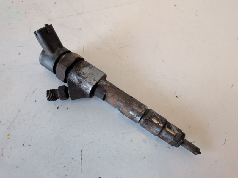 Recambio de inyector para opel vivaro f9q762 referencia OEM IAM 0445110021  