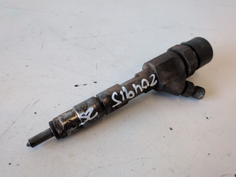 Recambio de inyector para opel vivaro f9q762 referencia OEM IAM 0445110021  