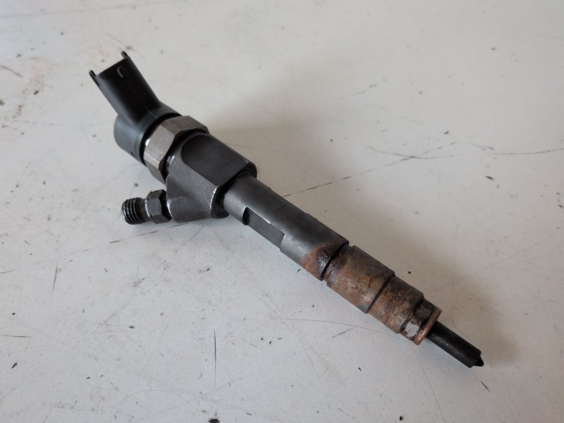 Recambio de inyector para opel vivaro f9q762 referencia OEM IAM 8201408754  