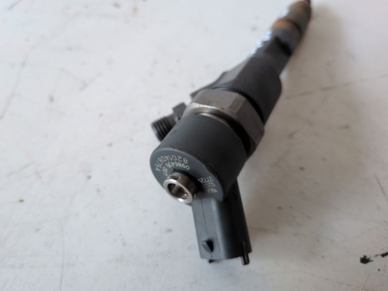 Recambio de inyector para opel vivaro f9q762 referencia OEM IAM 8201408754  