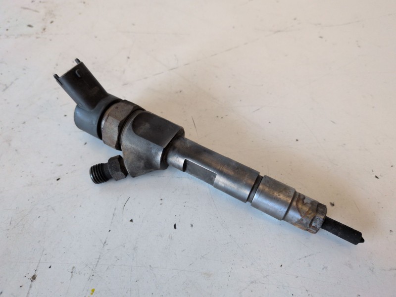 Recambio de inyector para opel vivaro f9q762 referencia OEM IAM 0445110021  