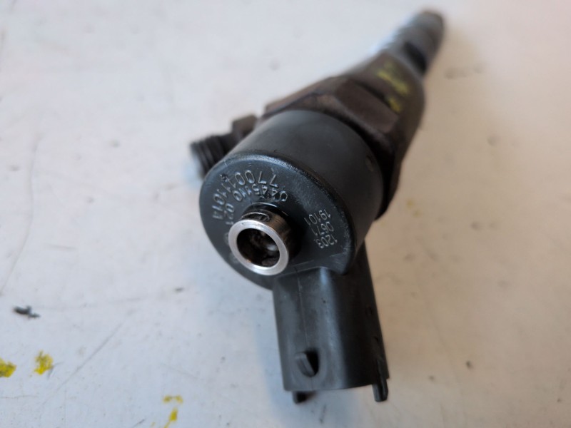 Recambio de inyector para opel vivaro f9q762 referencia OEM IAM 0445110021  