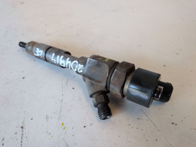 Recambio de inyector para opel vivaro f9q762 referencia OEM IAM 0445110021  