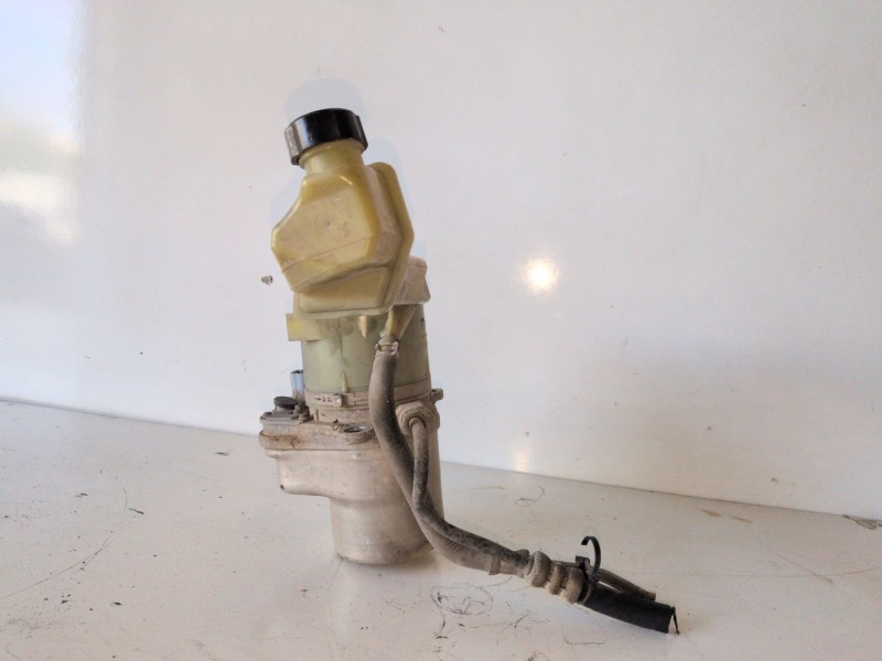 Recambio de bomba direccion para ford fiesta (cbk) hhjb referencia OEM IAM 5S613K514AG  