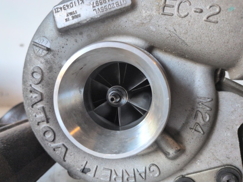 Recambio de turbocompresor para volvo v70 familiar d5244t referencia OEM IAM   