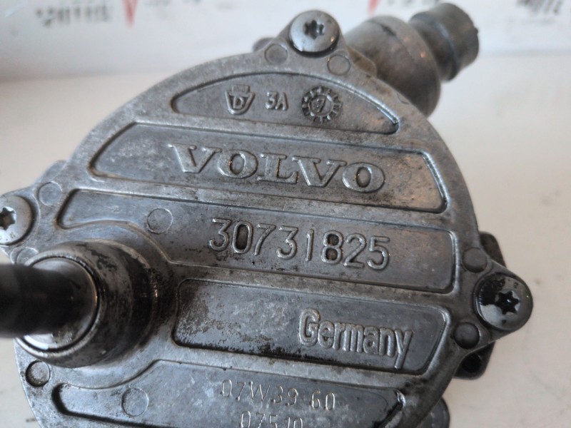 Recambio de depresor freno / bomba vacio para volvo v70 familiar d5244t referencia OEM IAM 30731825  