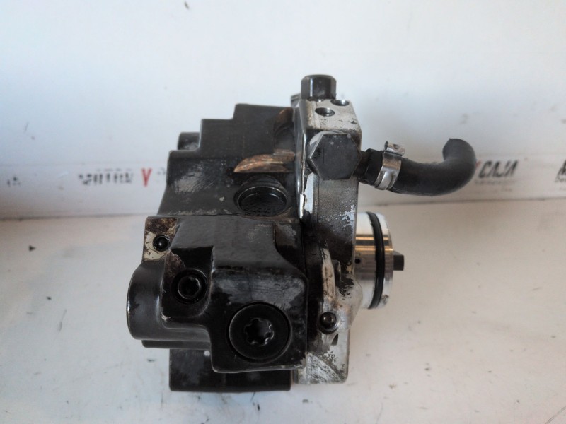 Recambio de bomba inyeccion para volvo v70 familiar d5244t referencia OEM IAM 0445010111  